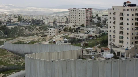 Die von Israel erbaute Mauer zwischen palästinensischen Gebieten und dem Kernland Israels