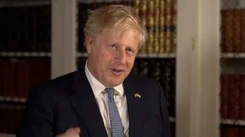 Boris Johnson spricht.