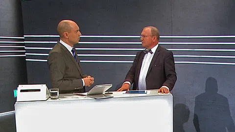 Claude Longchamp und Urs Leuthard diskutieren im SRF-Abstimmungsstudio.