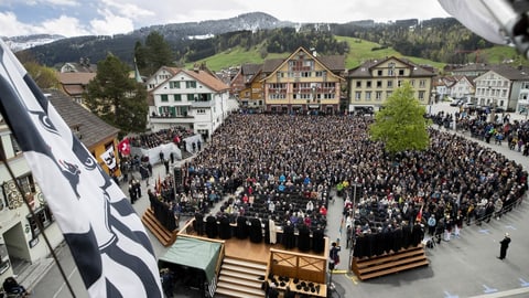 Die Innerrhoder und Glarner Landsgemeinde