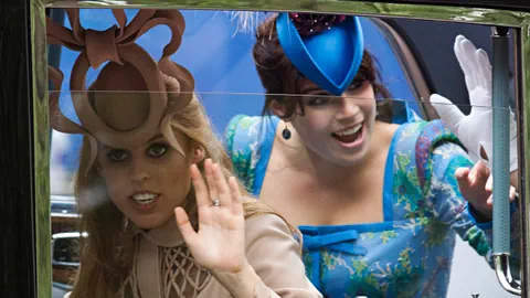 Prinzessin Beatrice und Schwester Eugenie mit Hutkreationen.