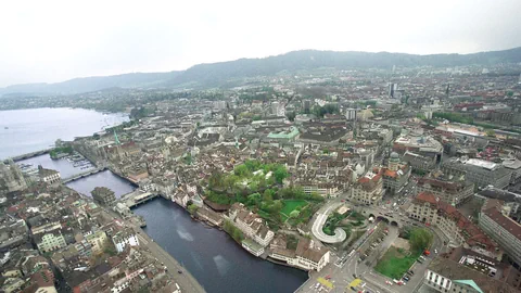 Zu sehen ist die Stadt Zürich in einer Luftaufnahme.