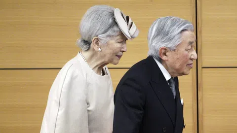 Kaiser Akihito und seine Frau Michiko