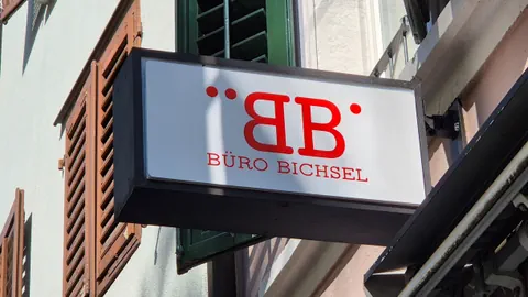 Aussenschild mit der Aufschrift 'BB Büro Bichsel'.