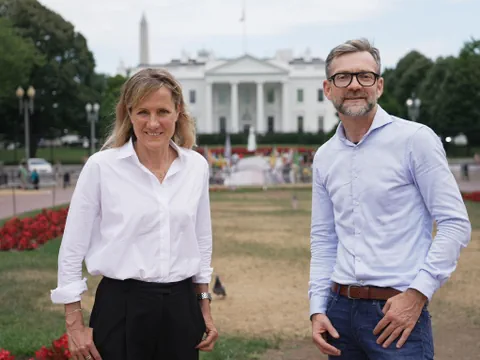 Barbara Lüthi und Peter Düggeli vor dem Weissen Haus.