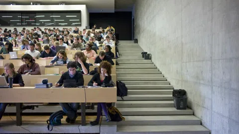 Hörsaal mit Studierenden