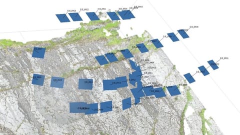 Geologische Kartierung mit überlagerten blauen Rechtecken.