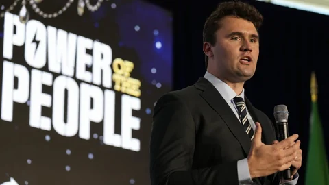 Charlie Kirk spricht im Trump Nationa Doral in Miami