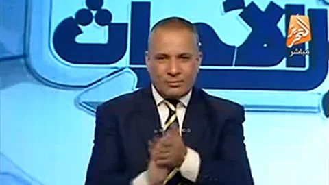 Moderator von Al Tahrir TV kündigt die Reportage an.