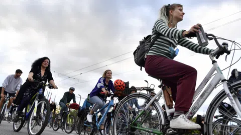 Velofahrerinnen.