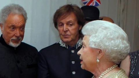 Paul McCartney, Tom Jones und die Queen. 