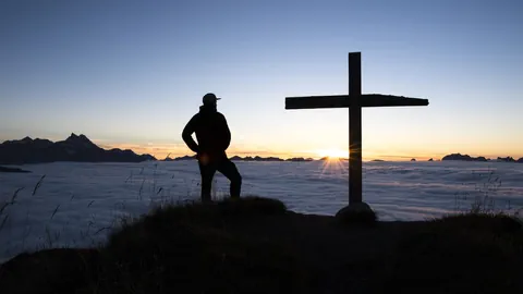 Wanderer auf Berggipfel