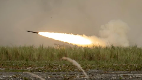 Symbolbild: Abschuss einer Rakete aus einem Himars-Waffensystem.