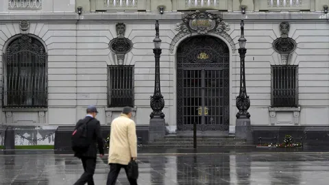 Blick auf den Eingang des Gebäudes der SNB.