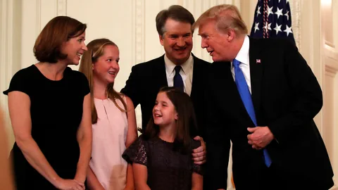 Brett Kavanaugh mit seiner Familie und Donald Trump