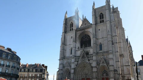 Blick auf die Fassade der Kathedrale von Nantes