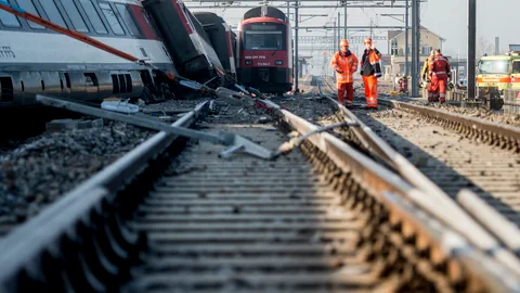 Blick vom Bahngeleise in Richtung Weiche, wo die beiden Züge seitlich kollidierten