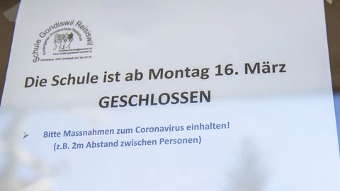 Schild geschlossene Schule