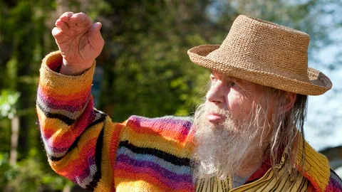 Bruno Weber posiert in seinem Skulpturenpark in Spreitenbach (Aufnahme April 2011).