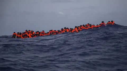 Rettung von Bootsmigranten vor der Küste Libyens (2017).