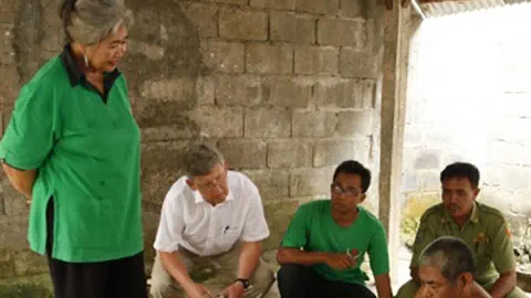 Luh Ketut Suryani und Samuel Pfeifer in Bali