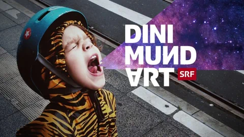 Thumbnail von «SRF Dini Mundart». Ein Junge mit Helm schreit das Logo in die Luft.