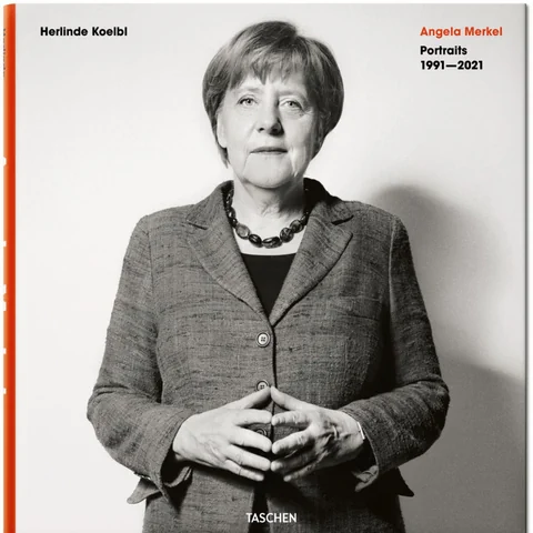 Bundesknazlerin in einem Schwarz-weiss-Bild auf einem Buchcover