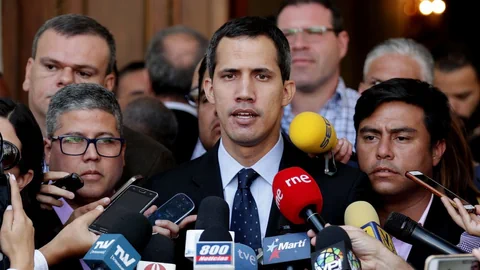 Juan Guaidó spricht zu Medienvertretern