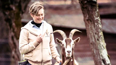 Frau mit grossem Ziegenbock.