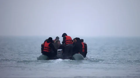 Migranten in einem Gummiboot.