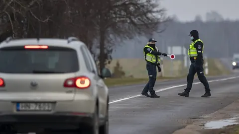 Polizeikontrolle auf der polnischen Seite im Grenzgebiet zu Belarus.