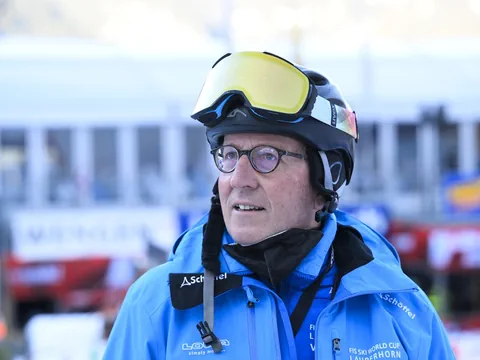 Urs Näpflin 2022 beim Weltcup-Slalom in Wengen.