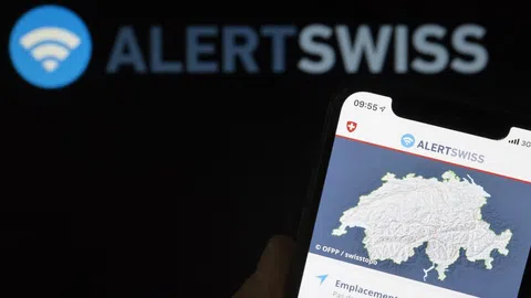 Logo und Handy-Display der Alertswiss-App