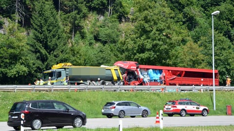 Schweiz Schwerer Unfall Wegen Falschfahrer Bei Flamatt Fr News Srf