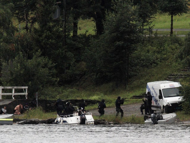 Spezialeinheiten stürmen auf die Insel