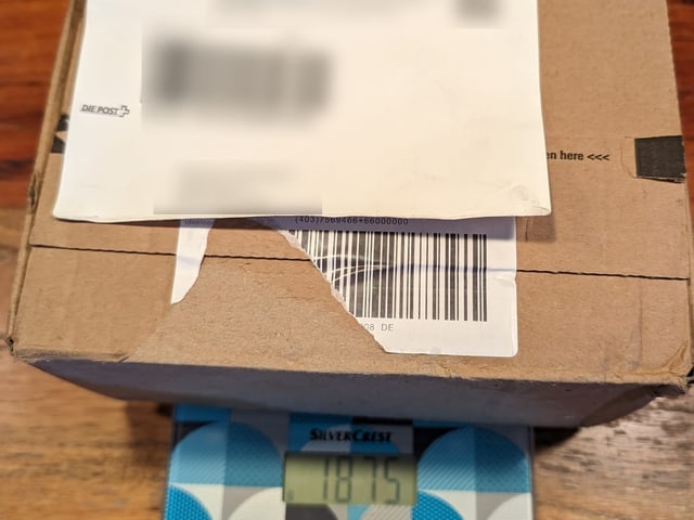 Das Paket auf der Waage