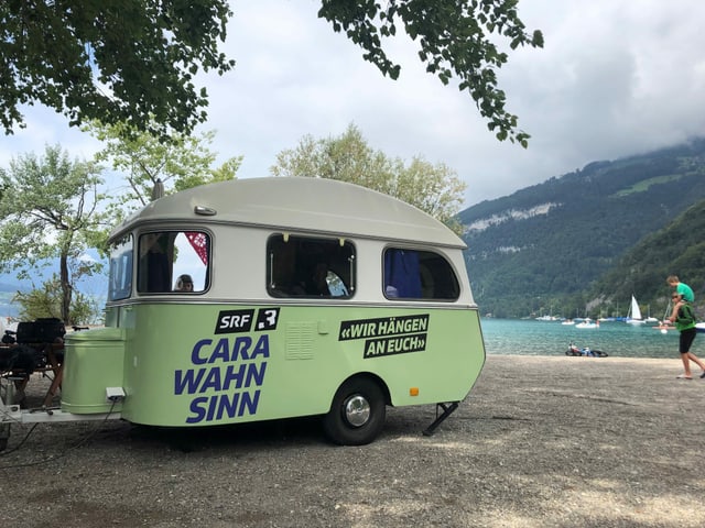 Angekommen am Thunersee! Unser Wohnwagen steht beim Campingplatz Manor Farm 1 in Unterseen bei Interlaken. 