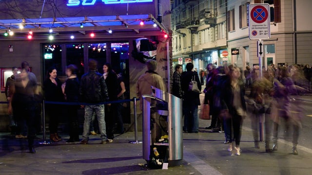 Nächtliche Strassenszene an der Züricher Langstrasse