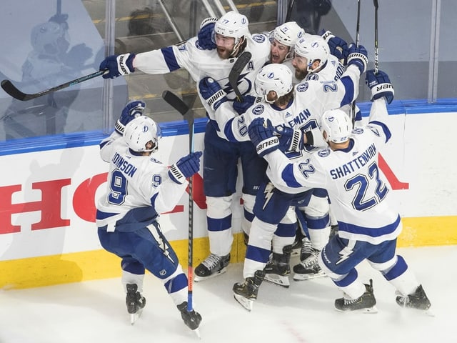 Anthony Cirelli celebrates with his teammates.