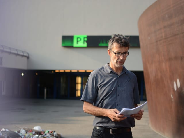 Mensch auf Basler Theaterplatz