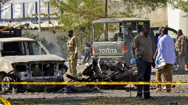 Autowracks nach Bombenanschlag