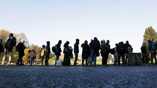 Flüchtlinge an der deutsch-österreichischen Grenze nahe Passau. 