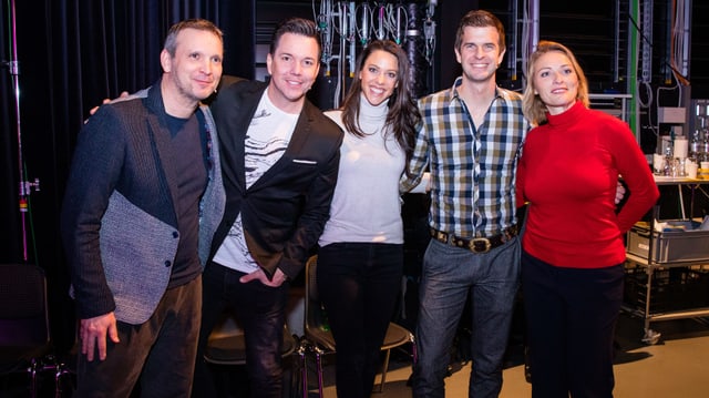 Gruppenbild: Abteilungsleiter Stefano Semeria und den Moderatoren Sven Epiney, Kiki Mäder, Nicolas Senn, Susanne Kunz