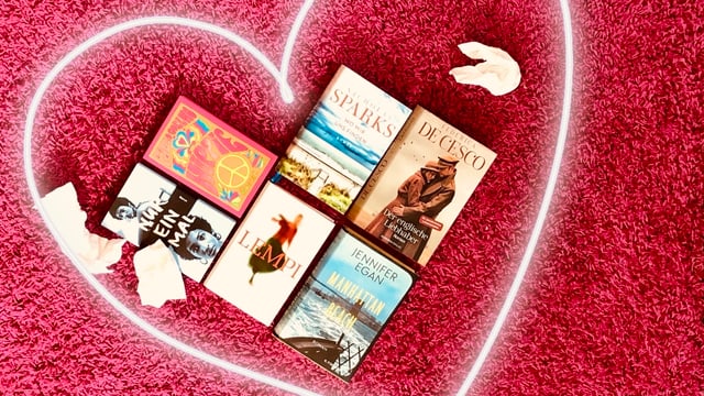 Die neuen Bücher von Frederica de Cesco, Jennifer Egan, Nicholas Sparks, Paul Coelho, Minna Rytisalo und Kathleen Collins zu einem Herz auf einen roten Teppich gelegt