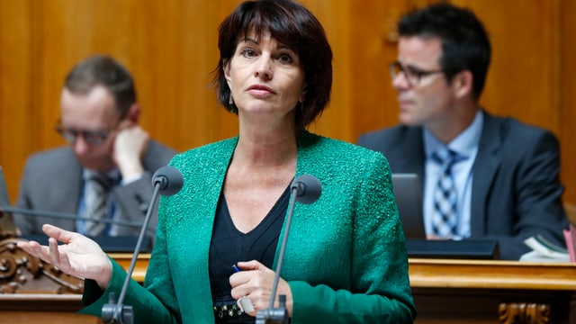 Bundesrätin Doris Leuthard spricht im Nationalrat.