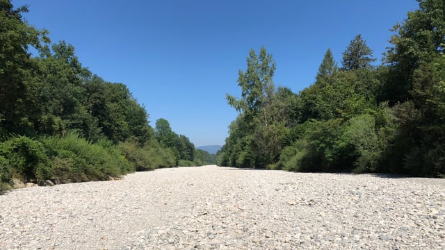 Das trockene Flussbett der Emme.