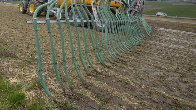 Traktor beim Güllen