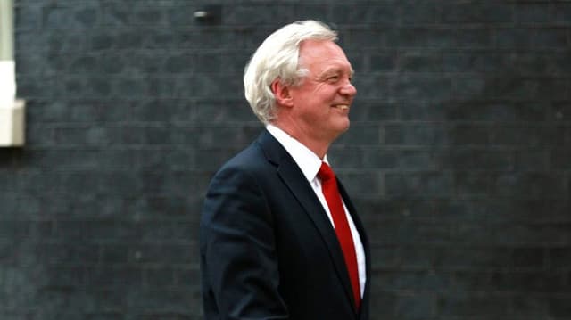 David Davis geht zu Fuss