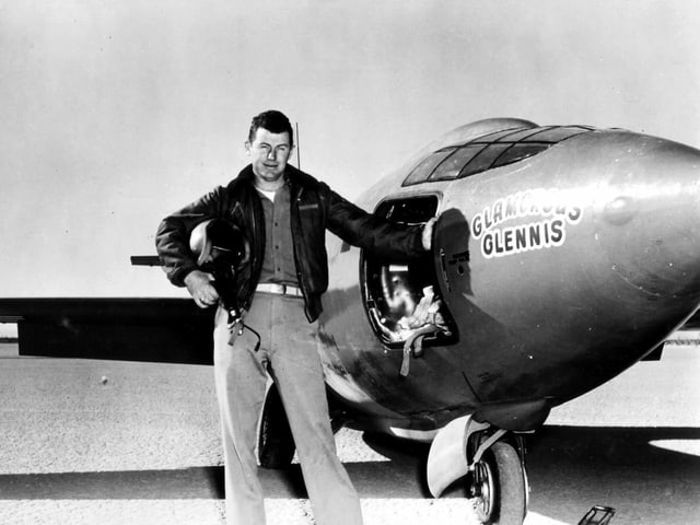 Chuck Yeager in front of an aviator, 1943