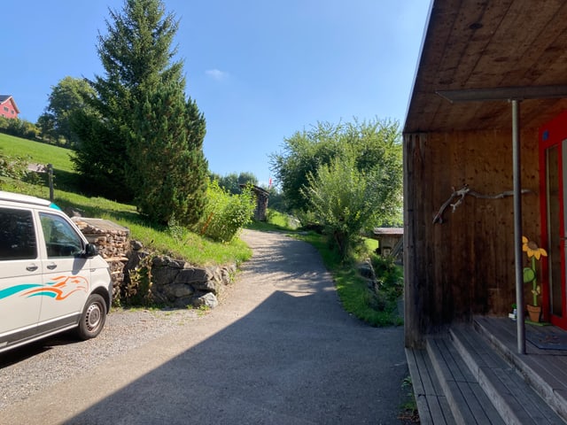 Steil ansteigender Wanderweg in Herisau.